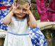 La princesse Isabella a l'habitude de faire sa coquine quand les photographes sont là...
Au château de Grasten, résidence d'été de la famille royale de Danemark, la bonne humeur était au rendez-vous pour la séance photo des vacances, le 1er août 2011.
Autour de la reine Margrethe et du prince Henrik, le prince Frederik et la princesse Mary avec leurs quatre enfants (Christian, Isabella et les jumeaux Vincent et Joséphine) et le prince Joachim et la princesse Marie avec leurs trois enfants (Nikolai, Felix, Henrik) formaient une superbe ribambelle !