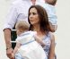 Au château de Grasten, résidence d'été de la famille royale de Danemark, la bonne humeur était au rendez-vous pour la séance photo des vacances, le 1er août 2011.
Autour de la reine Margrethe et du prince Henrik, le prince Frederik et la princesse Mary avec leurs quatre enfants (Christian, Isabella et les jumeaux Vincent et Joséphine) et le prince Joachim et la princesse Marie avec leurs trois enfants (Nikolai, Felix, Henrik) formaient une superbe ribambelle !