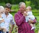 Au château de Grasten, résidence d'été de la famille royale de Danemark, la bonne humeur était au rendez-vous pour la séance photo des vacances, le 1er août 2011.
Autour de la reine Margrethe et du prince Henrik, le prince Frederik et la princesse Mary avec leurs quatre enfants (Christian, Isabella et les jumeaux Vincent et Joséphine) et le prince Joachim et la princesse Marie avec leurs trois enfants (Nikolai, Felix, Henrik) formaient une superbe ribambelle !