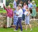 Au château de Grasten, résidence d'été de la famille royale de Danemark, la bonne humeur était au rendez-vous pour la séance photo des vacances, le 1er août 2011.
Autour de la reine Margrethe et du prince Henrik, le prince Frederik et la princesse Mary avec leurs quatre enfants (Christian, Isabella et les jumeaux Vincent et Joséphine) et le prince Joachim et la princesse Marie avec leurs trois enfants (Nikolai, Felix, Henrik) formaient une superbe ribambelle !