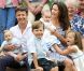 Au château de Grasten, résidence d'été de la famille royale de Danemark, la bonne humeur était au rendez-vous pour la séance photo des vacances, le 1er août 2011.
Autour de la reine Margrethe et du prince Henrik, le prince Frederik et la princesse Mary avec leurs quatre enfants (Christian, Isabella et les jumeaux Vincent et Joséphine) et le prince Joachim et la princesse Marie avec leurs trois enfants (Nikolai, Felix, Henrik) formaient une superbe ribambelle !