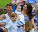 Au château de Grasten, résidence d'été de la famille royale de Danemark, la bonne humeur était au rendez-vous pour la séance photo des vacances, le 1er août 2011.
Autour de la reine Margrethe et du prince Henrik, le prince Frederik et la princesse Mary avec leurs quatre enfants (Christian, Isabella et les jumeaux Vincent et Joséphine) et le prince Joachim et la princesse Marie avec leurs trois enfants (Nikolai, Felix, Henrik) formaient une superbe ribambelle !