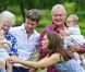 Au château de Grasten, résidence d'été de la famille royale de Danemark, la bonne humeur était au rendez-vous pour la séance photo des vacances, le 1er août 2011.
Autour de la reine Margrethe et du prince Henrik, le prince Frederik et la princesse Mary avec leurs quatre enfants (Christian, Isabella et les jumeaux Vincent et Joséphine) et le prince Joachim et la princesse Marie avec leurs trois enfants (Nikolai, Felix, Henrik) formaient une superbe ribambelle !