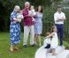 La reine Margrethe et le prince Henrik sont des grands-parents comblés, heureux de tenir les jumeaux Vincent et Joséphine dans leurs bras.
Au château de Grasten, résidence d'été de la famille royale de Danemark, la bonne humeur était au rendez-vous pour la séance photo des vacances, le 1er août 2011.
Autour de la reine Margrethe et du prince Henrik, le prince Frederik et la princesse Mary avec leurs quatre enfants (Christian, Isabella et les jumeaux Vincent et Joséphine) et le prince Joachim et la princesse Marie avec leurs trois enfants (Nikolai, Felix, Henrik) formaient une superbe ribambelle !