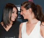 Leïla Bekhti et Géraldine Nakache à Paris en 2011 