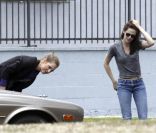 Kristen Stewart a provoqué un accident de voiture mineur, à Los Angeles. Juillet 2011