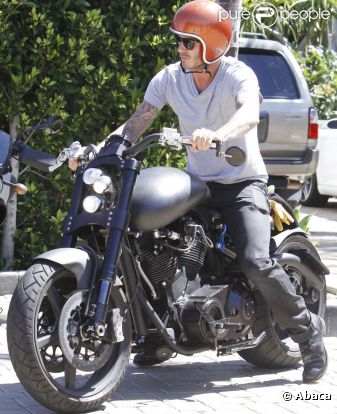 David Beckham s'offre une virée en solo et à moto ! Los Angeles, 19 juillet 2011