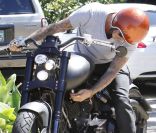 David Beckham s'offre une virée en solo et à moto ! Los Angeles, 19 juillet 2011