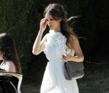 Rachel Bilson est ravissante dans sa robe griffée très estivale. L'actrice se rend avec sa soeur Hattie aux Teen Choice Awards, à Los Angeles 7 août 2011