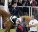 Zara Phillips n'a pu contenir son intense émotion, le 7 août 2011 à Gatcombe Park, à l'heure de laisser partir son majestueux Toytown, 18 ans, avec lequel elle est devenue championne du monde d'eventing en 2006, à la retraite...