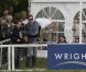  Mike Tindall était présent pour applaudir Toytown et réconforter sa femme Zara Phillips, au côté de la princesse Anne et du capitaine Mark Phillips, les parents de la royale rebelle... 
 Zara Phillips n'a pu contenir son intense émotion, le 7 août 2011 à Gatcombe Park, à l'heure de laisser partir son majestueux Toytown, 18 ans, avec lequel elle est devenue championne du monde d'eventing en 2006, à la retraite... 