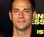 Zachary Levi lors de la première du film 30 minutes or less à Hollywood au cinéma The Grauman's Chinese Theatre à Hollywood le 8 août 2011 