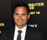 Michael Pena lors de la première du film 30 minutes or less à Hollywood au cinéma The Grauman's Chinese Theatre à Hollywood le 8 août 2011 