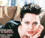 Angelina Jolie revient de loin. Qui aurait cru en voyant cette couverture du magazine iO donna qu\'elle deviendrait des années plus tard l\'une des plus belles femmes du monde ?<br />