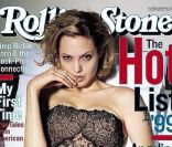 Angelina Jolie, vêtue d'une guêpière sexy, en couverture du Rolling Stone du 19 août 1999.  