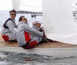 Vendredi 12 août 2011, le prince Christian de Danemark faisait sa rentrée à l'école primaire. Dans les heures qui suivirent, son père le prince Frederik a pu en toute sérénité prendre part aux régates du dragon.