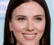 Scarlett Johansson en brune, à Los Angeles, le 2 février 2009.