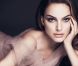 Natalie Portman revient jouer de sa beauté pour Dior