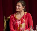 La princesse Victoria de Suède était au travail le jour même de l'annonce de sa grossesse, prenant part le mercredi 17 août à la cérémonie de remise de l'International Swede of the Year Award, au Grand Hôtel de Stockholm.