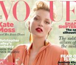 Tout juste mariée, Kate Moss pose en couv' du magazine Vogue British pour ce mois d'août.