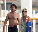 Gerard Butler passe un après-midi avec une jolie blonde qui pourrait bien être sa nouvelle petite amie à Malibu, samedi 13 août 2011.