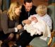  Session photo officielle le 30 janvier 2004 pour la naissance de la princesse Ingrid Alexandra, à la résidence du couple royale à Asker, avec Marisu, fils d'une précédente union de Mette-Marit. 
 Le 25 août 2011, le prince héritier Haakon de Norvège et la princesse Mette-Marit doivent célébrer leurs noces d'étain : 10 années d'un mariage et d'un amour parfaitement sereins, après des débuts controversés... 