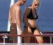  Le 16 juillet 2005, en vacancs sur le yacht de Valentino au large des côtes italiennes. Mette-Marit est enceinte du prince Sverre Magnus. 
 Le 25 août 2011, le prince héritier Haakon de Norvège et la princesse Mette-Marit doivent célébrer leurs noces d'étain : 10 années d'un mariage et d'un amour parfaitement sereins, après des débuts controversés... 