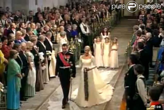 25  août 2001-25 août 2011 : 10 ans de mariage pour le prince Haakon et  la  princesse Mette-Marit de Norvège. Une union qui a triomphé des  préjugés,  un conte de fées des temps modernes.