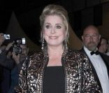 A 67 ans, Catherine Deneuve reste une icône mode et glamour indétrônable. Cannes, le 22 mai 2011. 