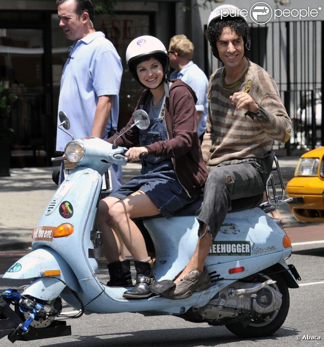 Anna Faris et Sacha Baron Cohen sur le tournage du Dictateur à New York, juillet 2011