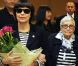 Mireille Mathieu : A 65 ans, la promo, c'est jamais sans maman !
