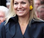 La princesse Maxima des Pays-Bas, princesse de la maison Oranje, avait misé gros sur le jaune pour l'inauguration d'un centre d'accueil pour femmes battues à Almaar, mardi 30 août 2011.