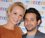 Elodie Gossuin et Cyril Hanouna lors de la conférence de presse annuelle de France Télévisions à Paris le 31 août 2011