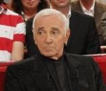 Charles Aznavour sur le plateau lors de l'enregistrement de Vivement Dimanche avec Charles Aznavour, à Paris, le 31 août 2011