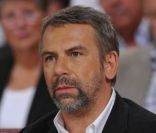 Philippe Torreton, jeune papa, lors de l\'enregistrement de Vivement Dimanche avec Charles Aznavour, à Paris, le 31 août 2011