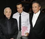 Charles Aznavour, Laurent Gerra et Michel Drucker lors de l'enregistrement de Vivement Dimanche avec Charles Aznavour, à Paris, le 31 août 2011