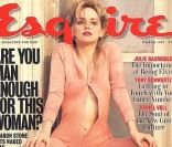 Sharon Stone, pleine de sex-appeal, apparaît en couverture du magazine Esquire en mars 1995.<br />