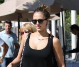 Jessica Alba s'offre une séance de shopping à Los Angeles, vendredi 2 septembre 2011.