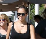 Jessica Alba s'offre une séance de shopping à Los Angeles, vendredi 2 septembre 2011.
