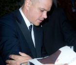 Séance d'autographe pour Matt Damon à la fin de la projection de  Contagion , à Venise, le 3 septembre 2011.