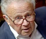 Philippe Bouvard accueille Mireille Dumas dans son équipe des Grosses Têtes à partir du mercredi 7 septembre 2011<br />