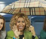 Aretha Franklin, la reine de la soul toujours aussi fringante était à Flushing Meadows, sous la pluie, pour assister au match Jo-Wilfried Tsonga - Roger Federer lors de l'US Open 2011 