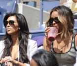 Kim Kardashian a assisté à la victoire de sa compatriote Serena Williams le 8 septembre 2011 lors du quart de finale de l'US Open 2011 en compagnie de la chanteuse Ciara 