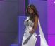 Laury Thilleman défile en maillot de bain.