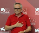 Marco Bellocchio pose sur le tapis rouge de la 68e Mostra de Venise, vendredi 9 septembre 2011, à Venise.  
