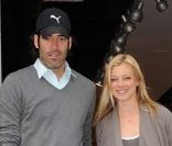 Amy Smart et son fiancé Carter Oosterhouse à New-York en avril 2011