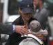 L'actrice Natalie Portman avec son fils Aleph. 8 septembre 2011