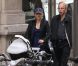 L'actrice Natalie Portman à Paris avec Aleph, son fils âgé de 3 mois. 8 septembre 2011