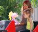 Jessica Alba et Cash Warren emmènent leur fille aînée Honor à une fête d'anniversaire d'un ami à Los Angeles le 17 septembre 2011