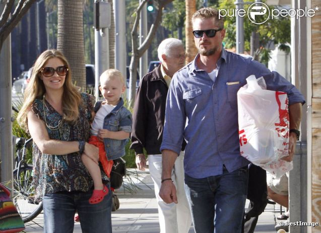 Rebecca Gayheart, enceinte, et son mari Eric Dane ont emmené leur fille Billie dans un magasin de jouets. Los Angeles, 11 septembre 2011 